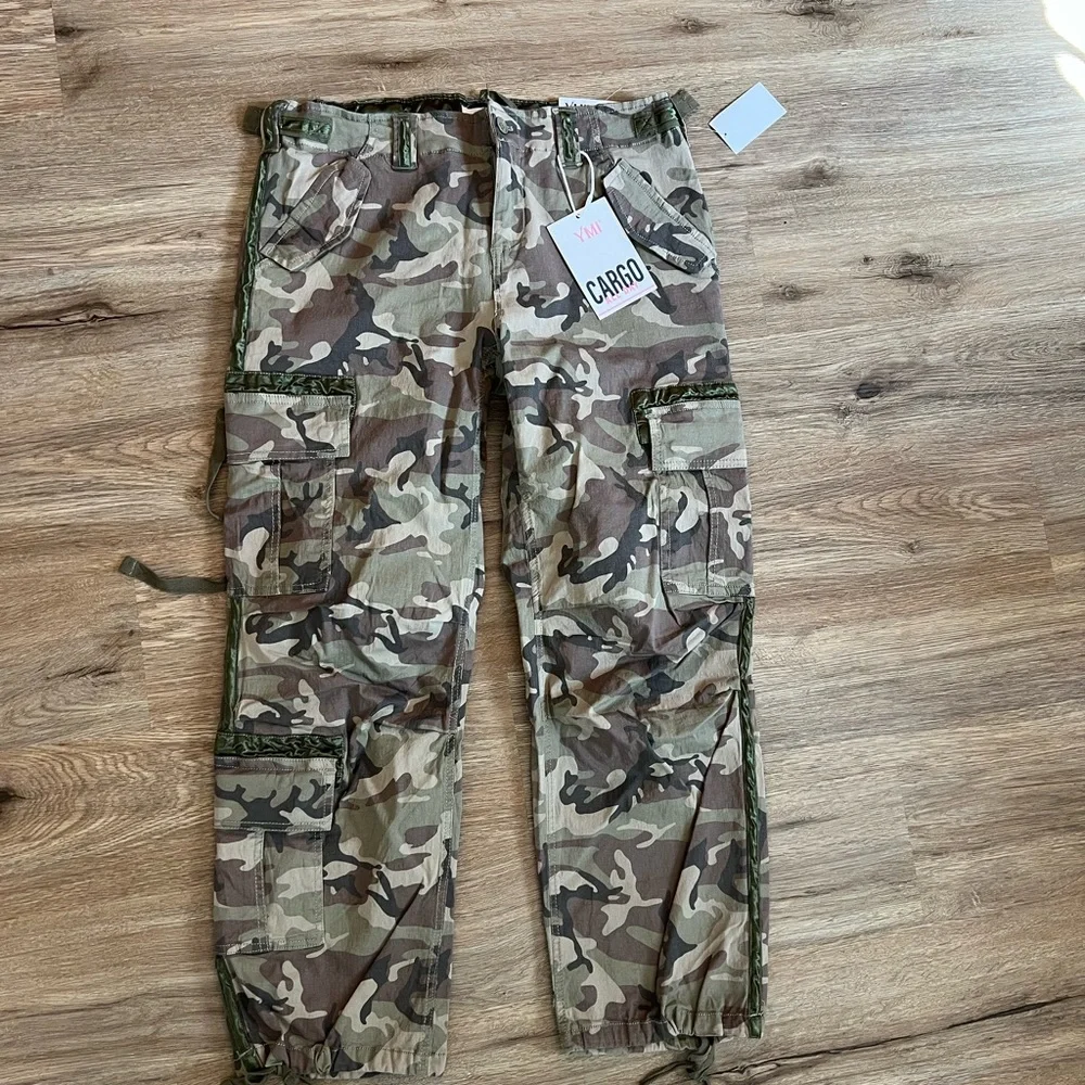 YMI Green and Brown Cargo Pants Relaxed Fit NWT Size 11/30 - Picture 2 of 8